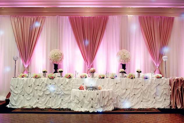 pink-head-table